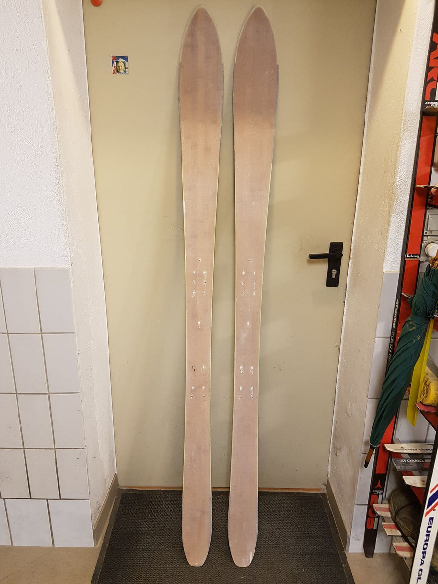 Das alte Design ist entfernt. Die selben Bindungslöcher werden wieder verwendet