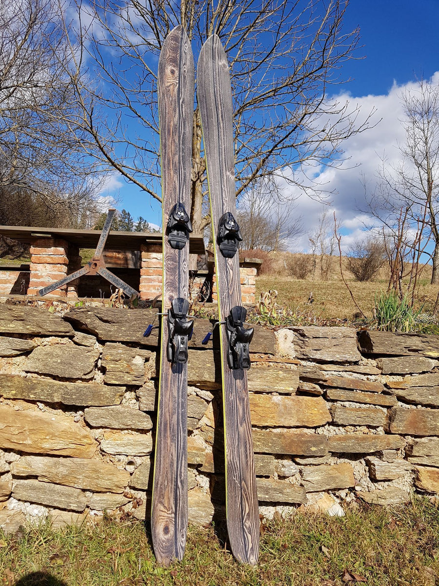 "schircher Salomon Ski" mit Holzlook-Stoff aufgemöbelt